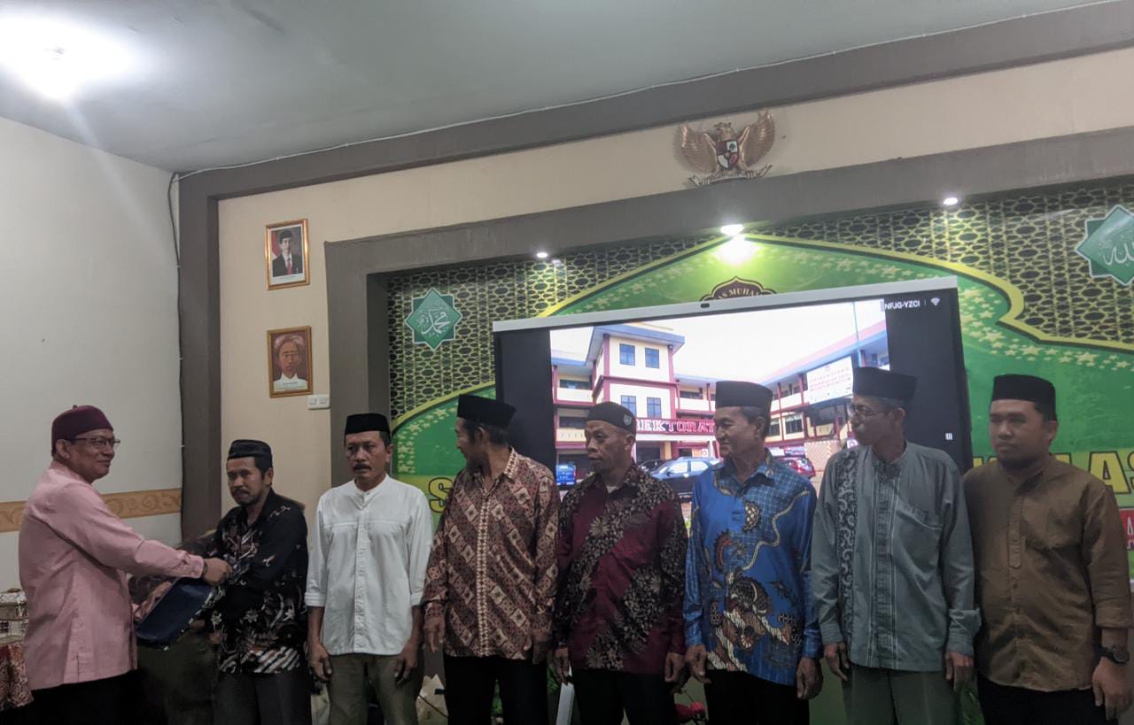 Gelar Buka Puasa Bersama, UMSi Bagikan Al-Qur’an Kepada Pimpinan Cabang ...