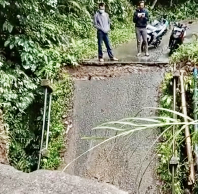 Jembatan Penghubung Antar Desa Di Sinjai Ambruk – Jendela Satu